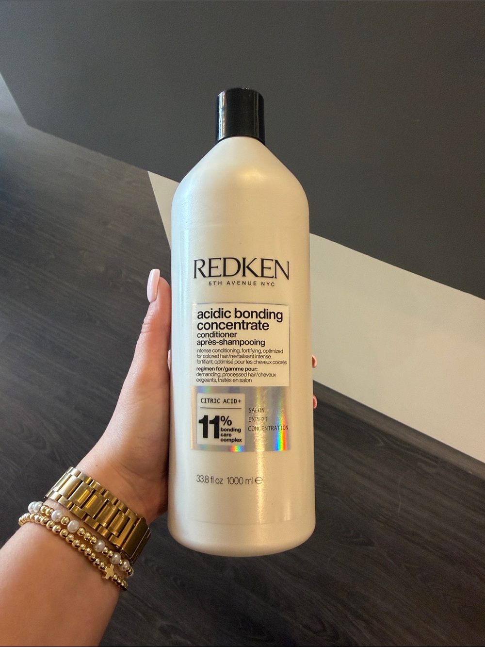 Redken Acidic Bonding Concentrate Conditioner - White & Black